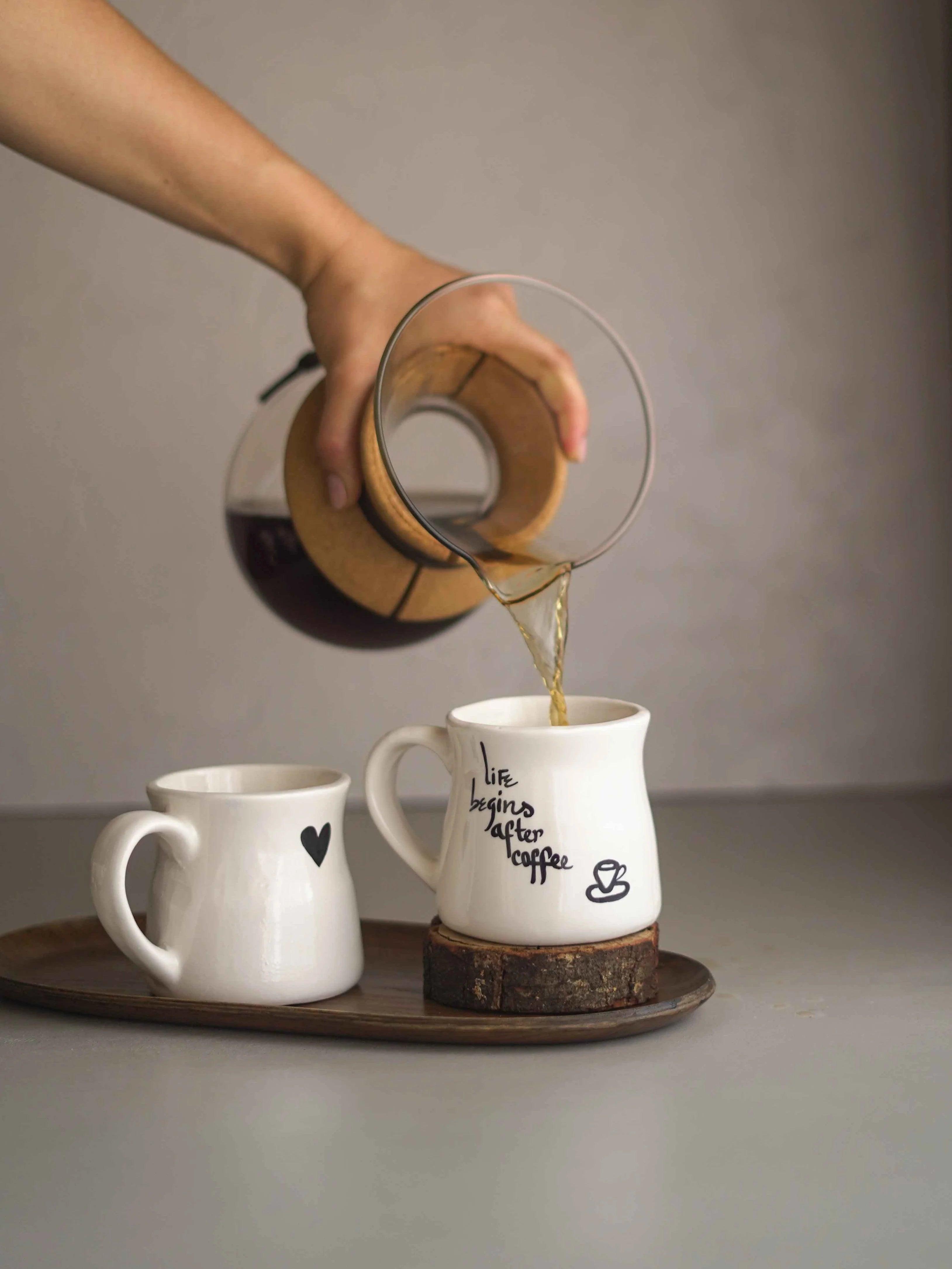 CerAmor Canecas Ceramica Personalizadas - Caneca branca com frase "Life Begins after Coffee"