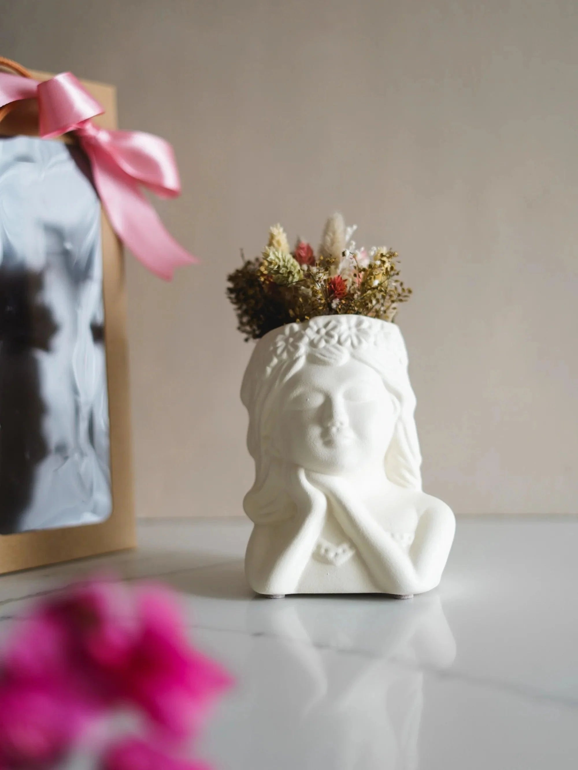 CerAmor Cerâmica Jarras - Jarra flores em cerâmica portuguesa com coroa de flores e ramo seco