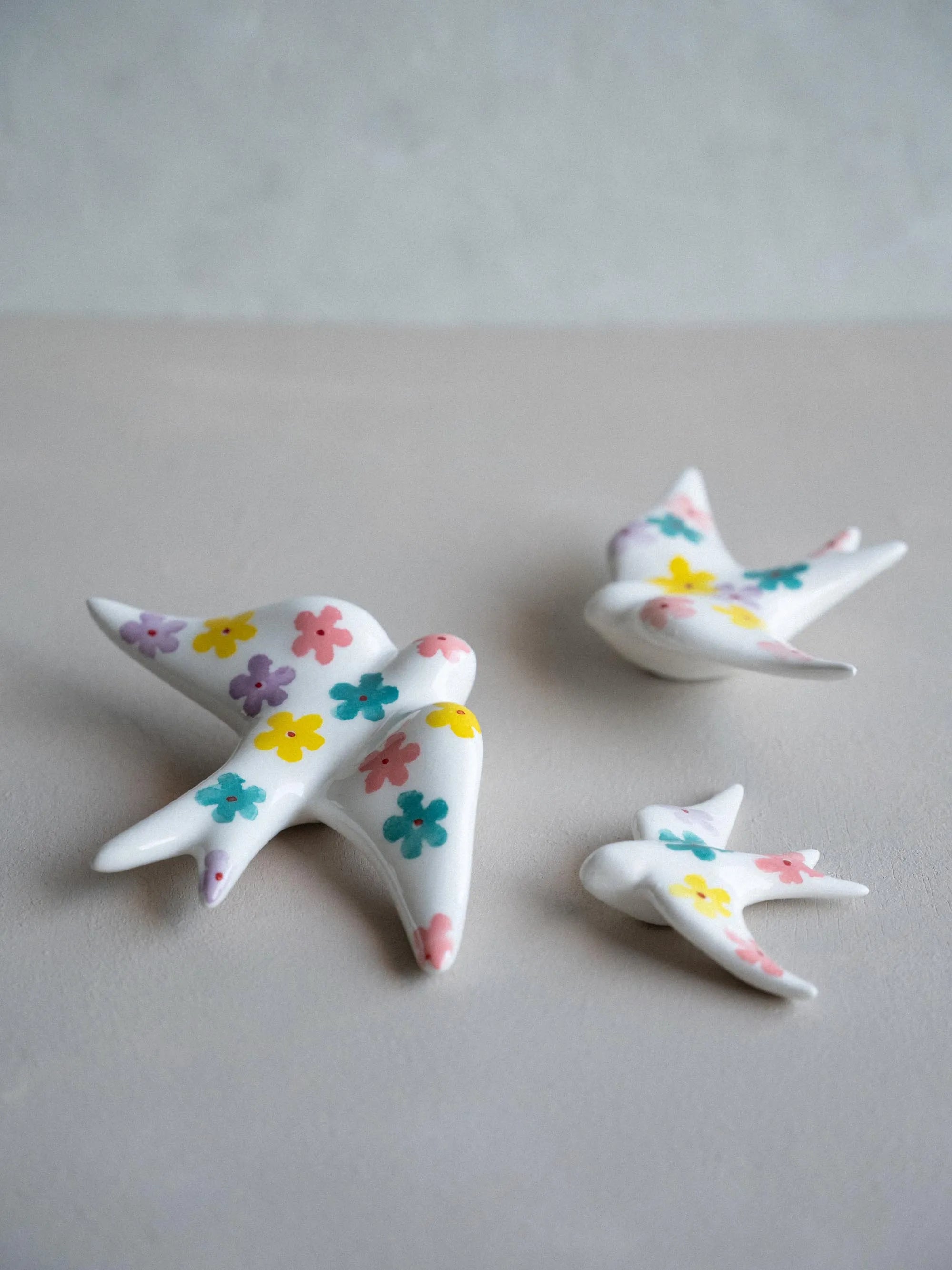 Conjunto de 3 andorinhas floridas