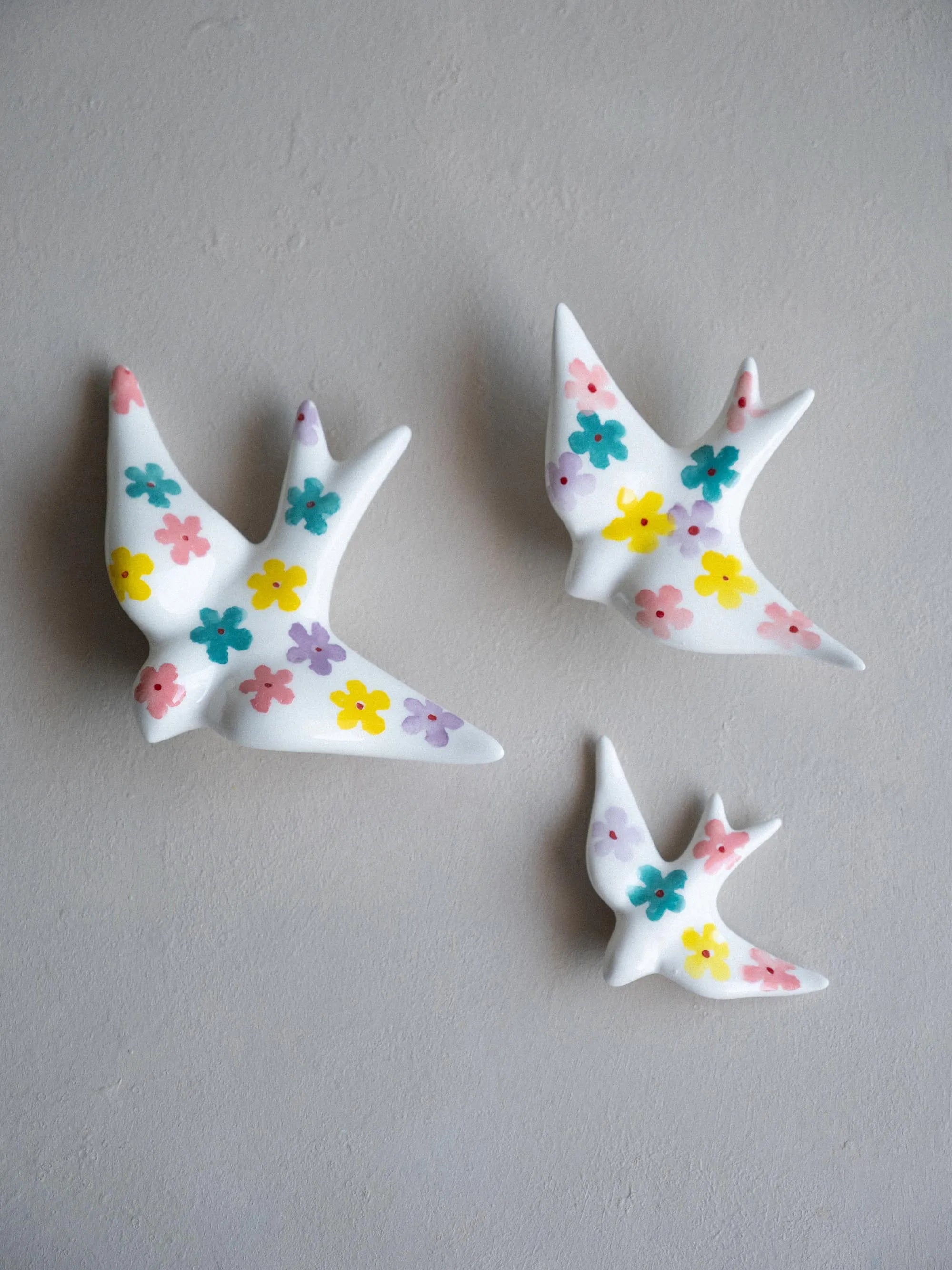 Conjunto de 3 andorinhas floridas