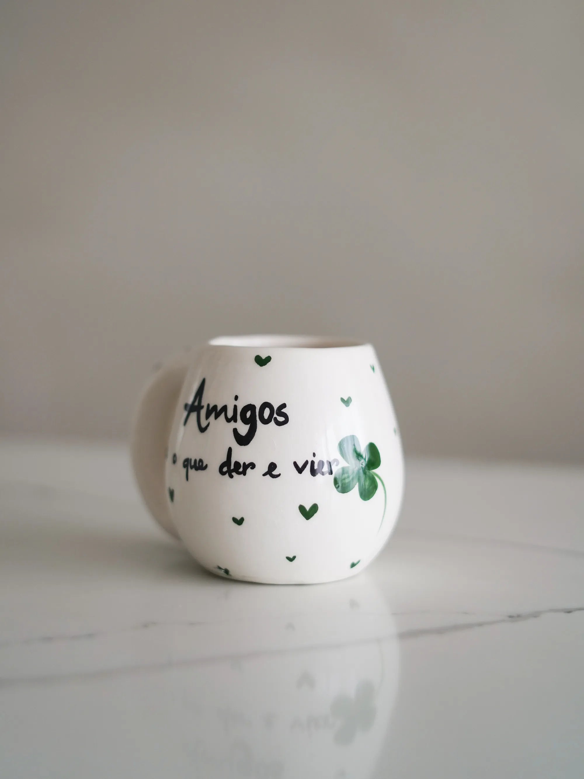 Caneca "Amigos para o que der e vier"