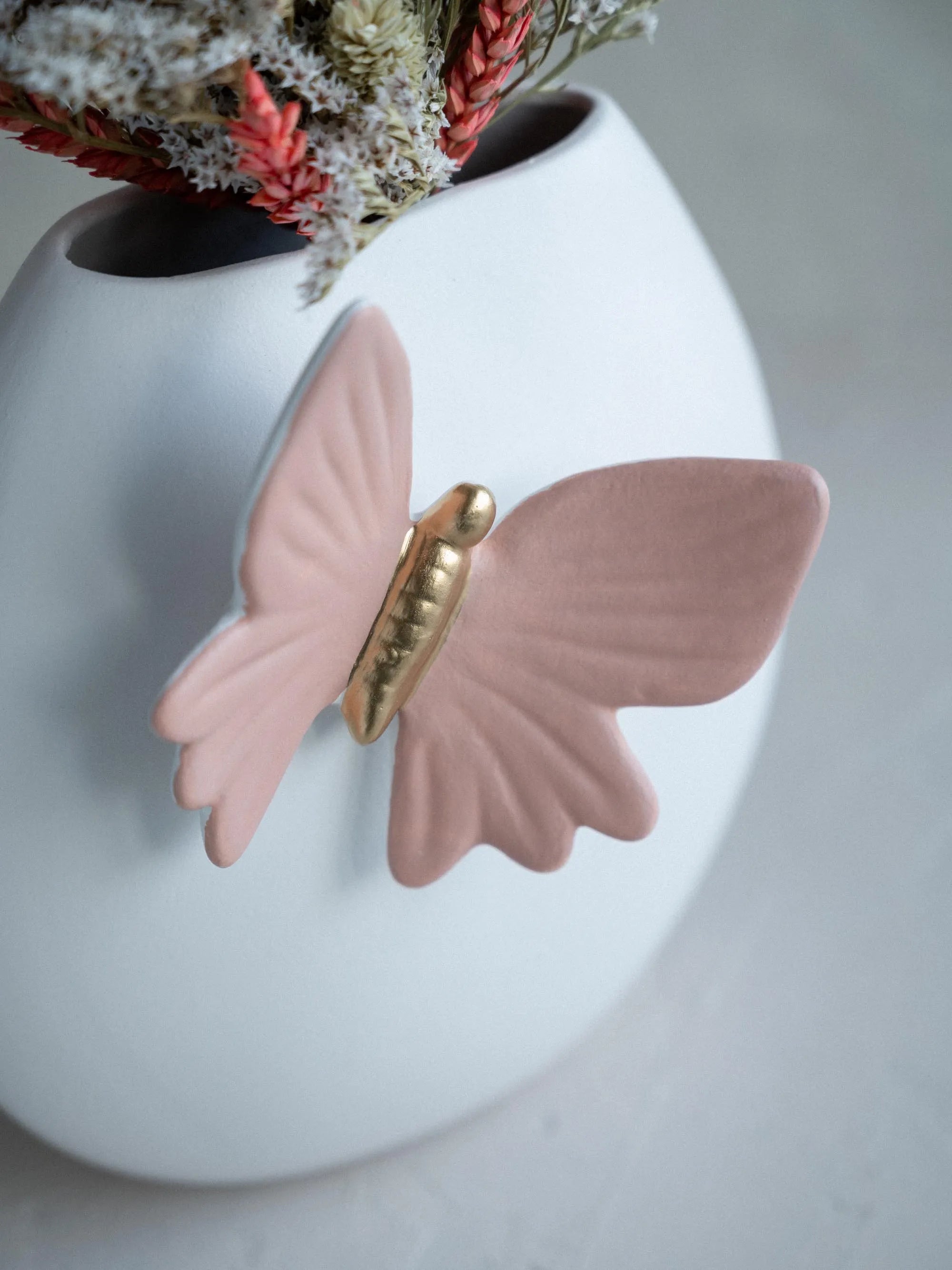 Jarra com Flores Borboleta