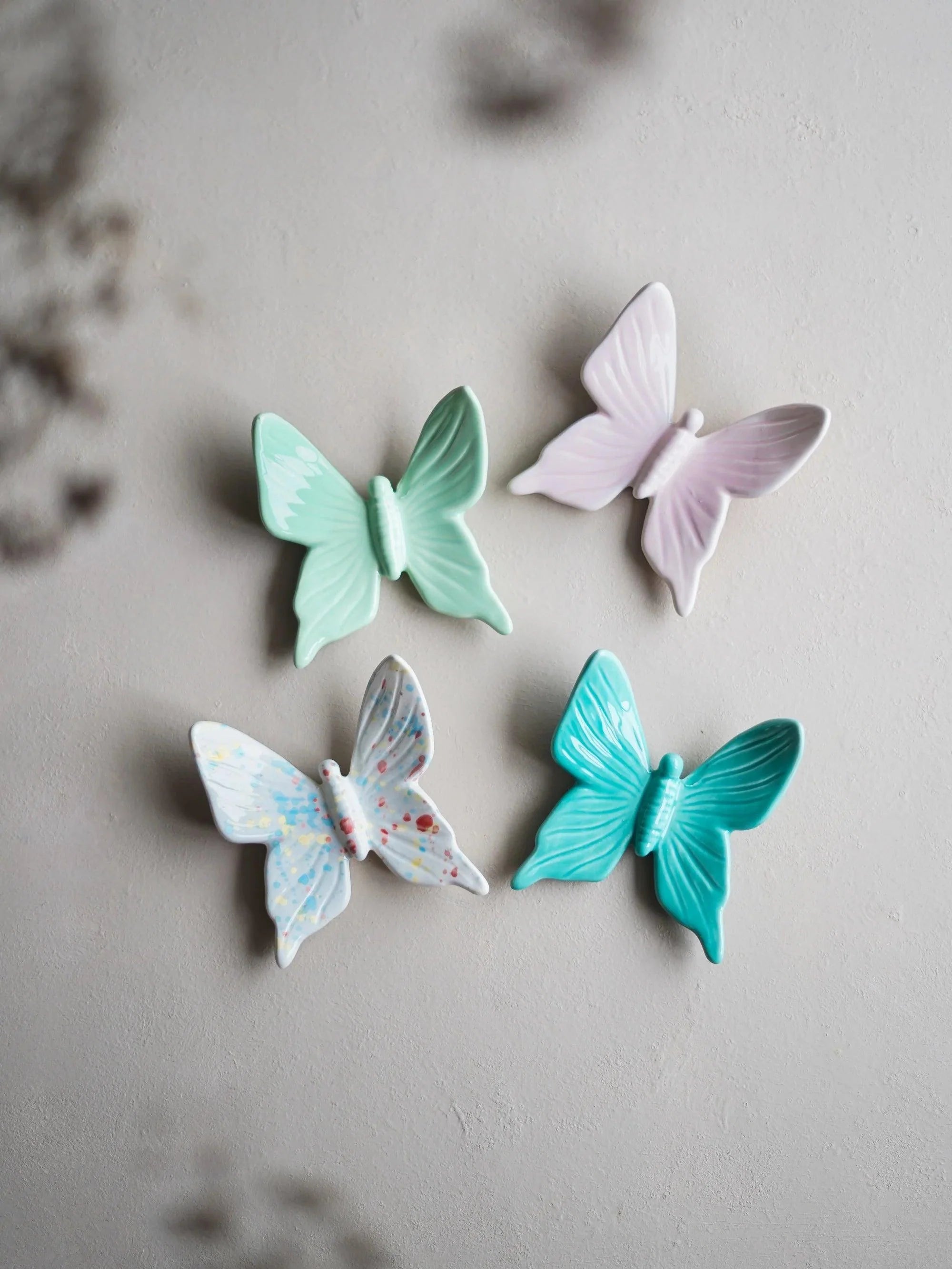 CerAmor Borboletas de Cerâmica para parede - Borboleta ceramica vidrada cor de rosa, verde água, azul e branco