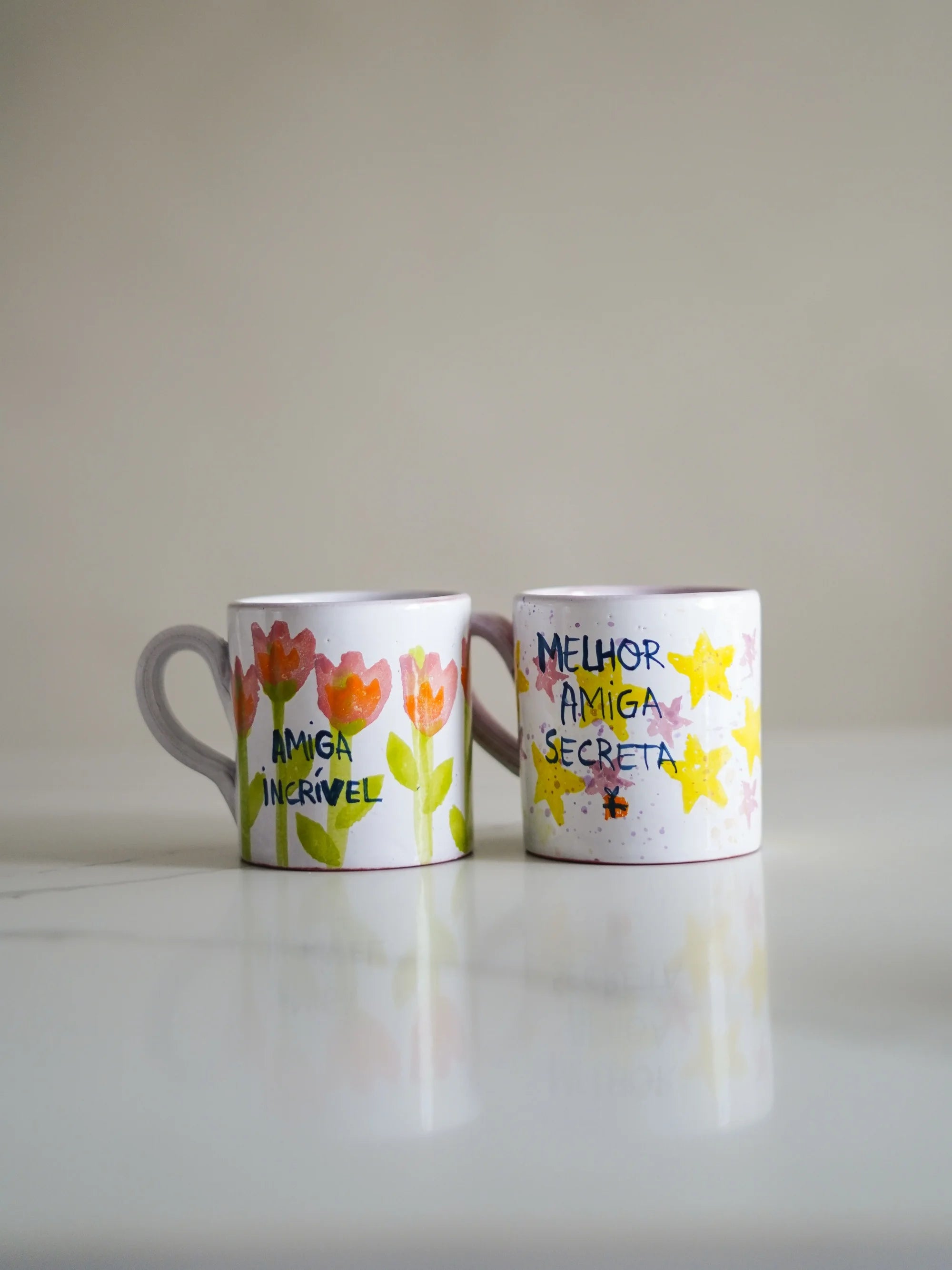 CerAmor Canecas Ceramica - Caneca branca com frases para a amiga