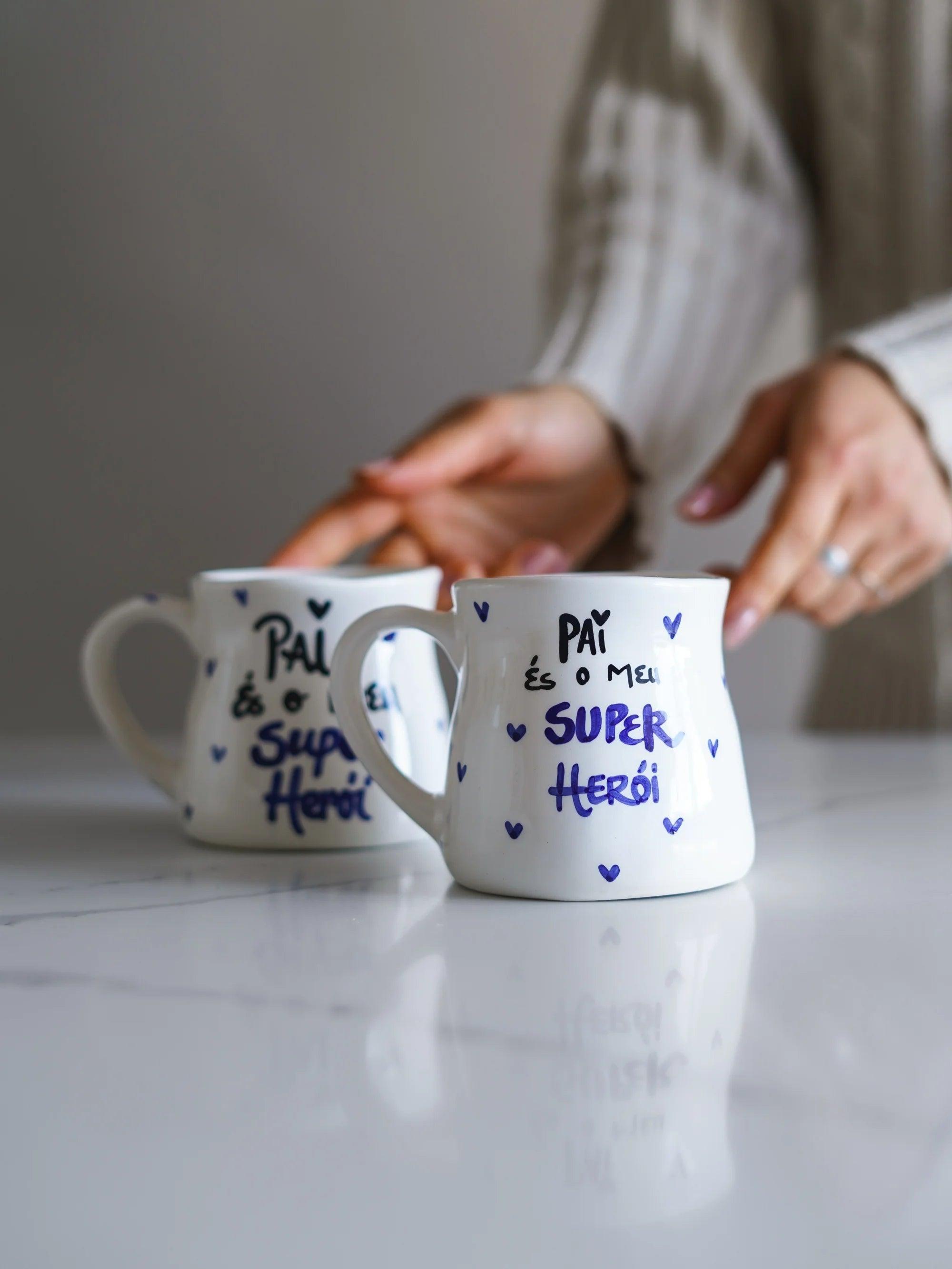 CerAmor Canecas Dia do Pai - Caneca em ceramica branca com a frase "Pai és o meu super herói"

