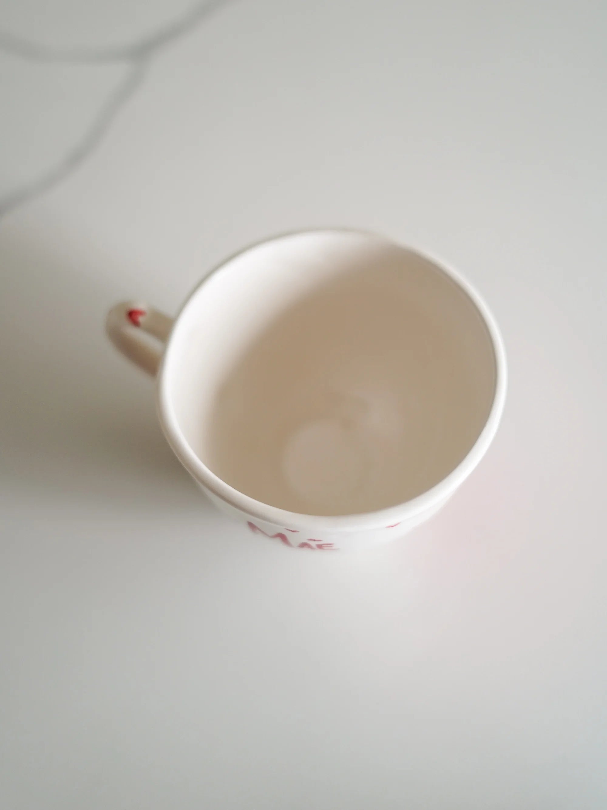 CerAmor Chávenas de Chá - Chávena de chá em ceramica portuguesa branca com corações vermelhos para oferecer à mãe