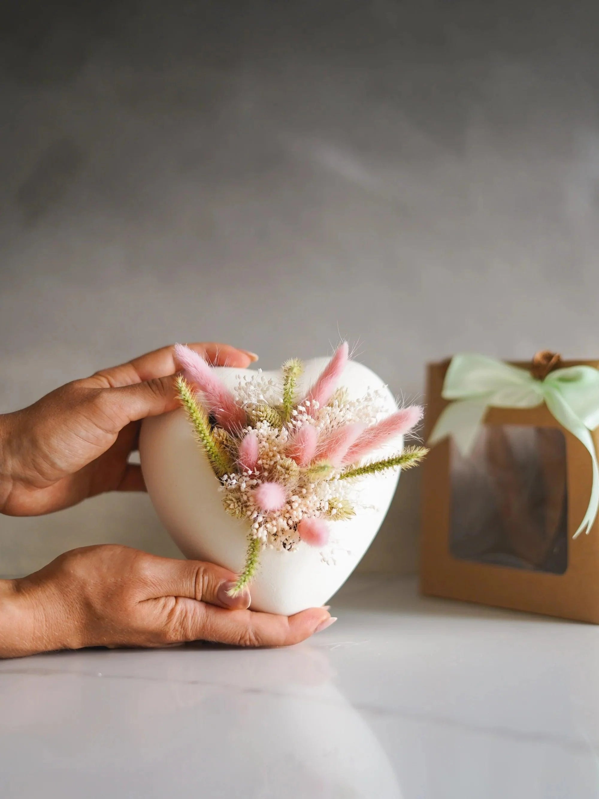 CerAmor Cerâmica Jarras - Jarra flores em cerâmica portuguesa com formato coração com flores secas