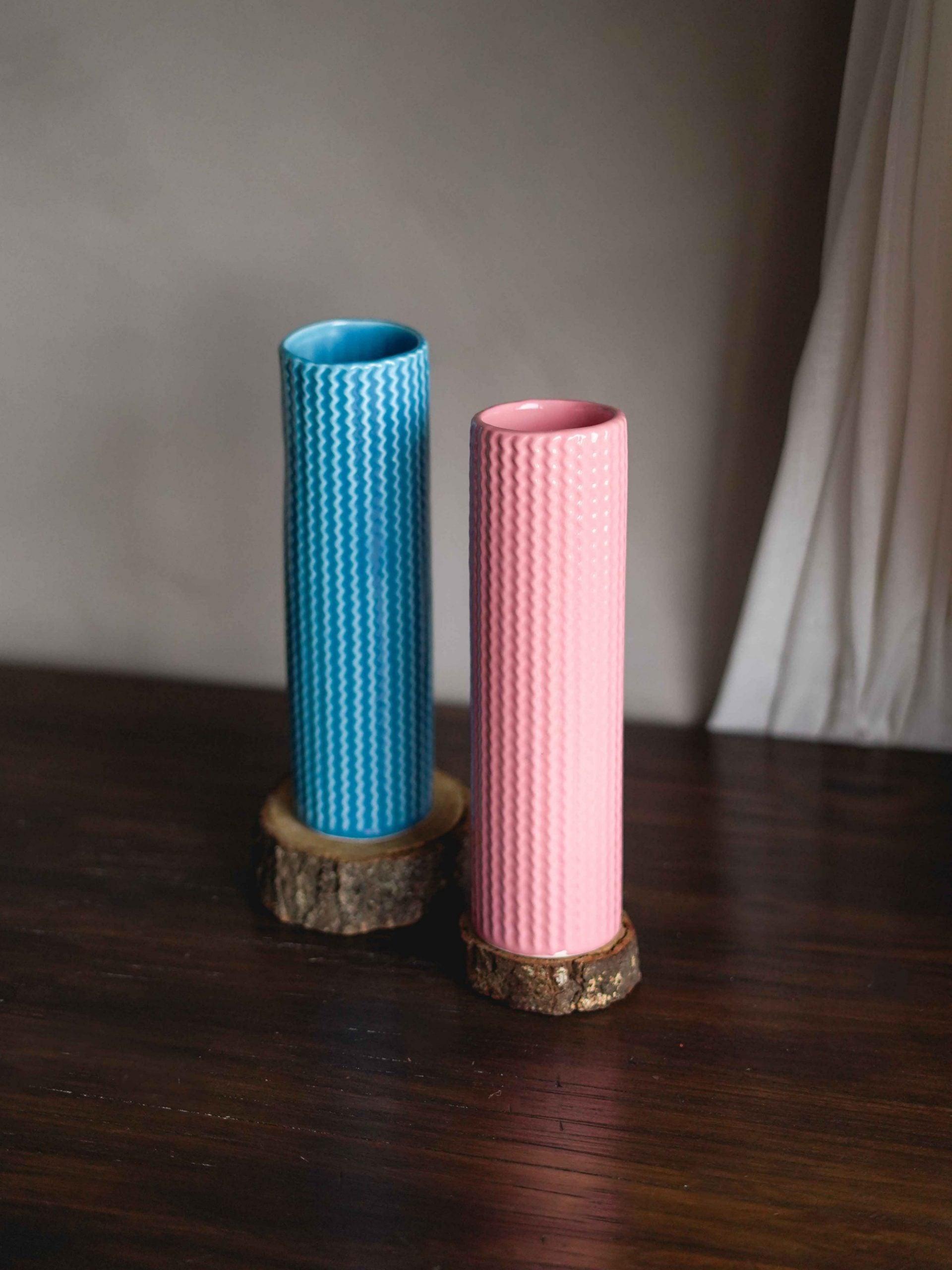 CerAmor Cerâmica Jarras - Jarras flores em cerâmica portuguesa com relevo ondulado nas cores azul e rosa