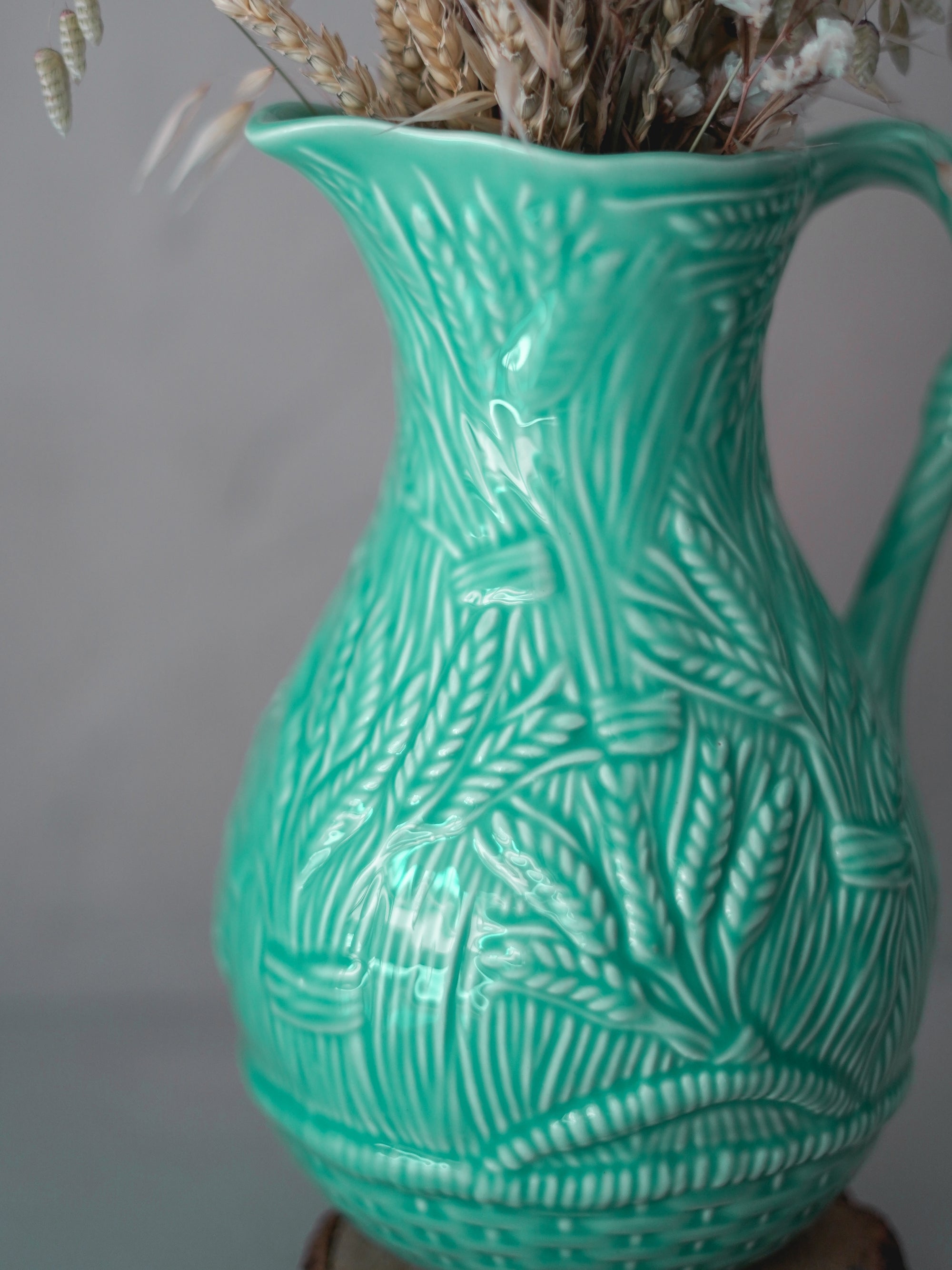 CerAmor Jarros de Cerâmica - Jarro de cerâmica na cor verde água com motivo espiga