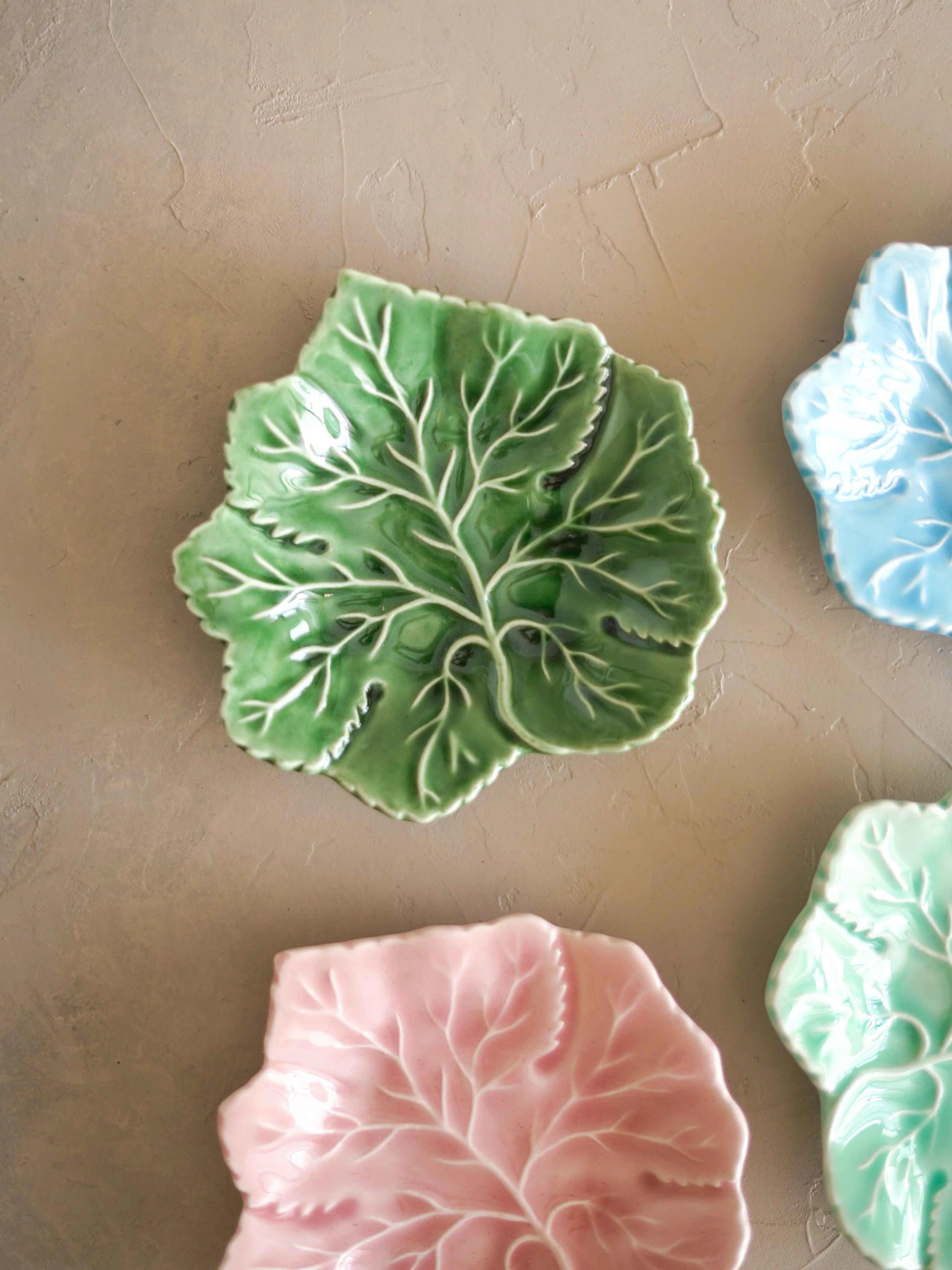CerAmor Pratos Ceramica - Prato em cerâmica verde com formato parra