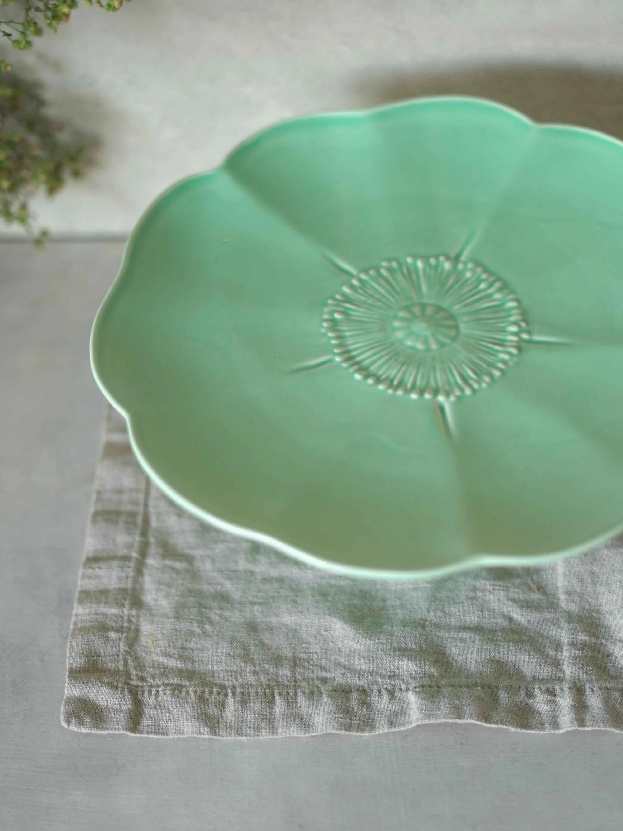 CerAmor Pratos Ceramica - Prato para bolo com pé em cerâmica na cor verde com motivo flor