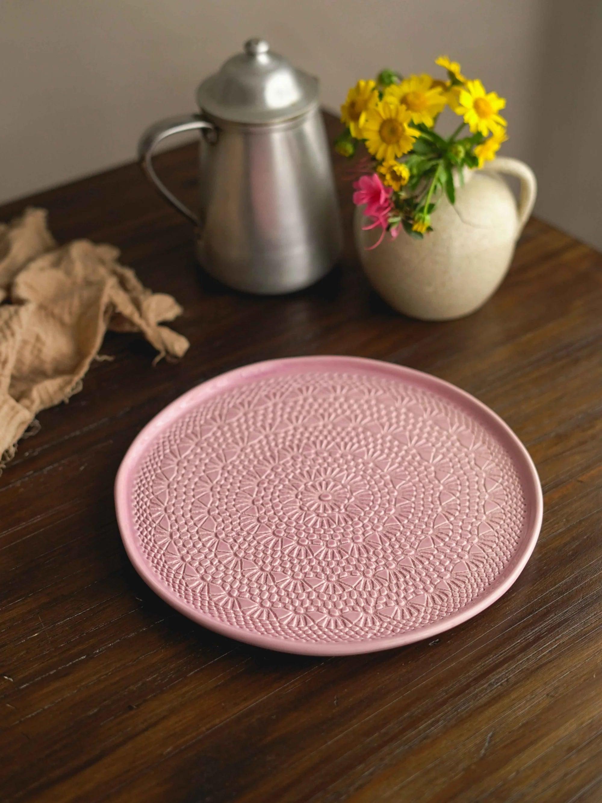 CerAmor Pratos Ceramica - Prato para bolo em cerâmica cor de rosa com motivo croché