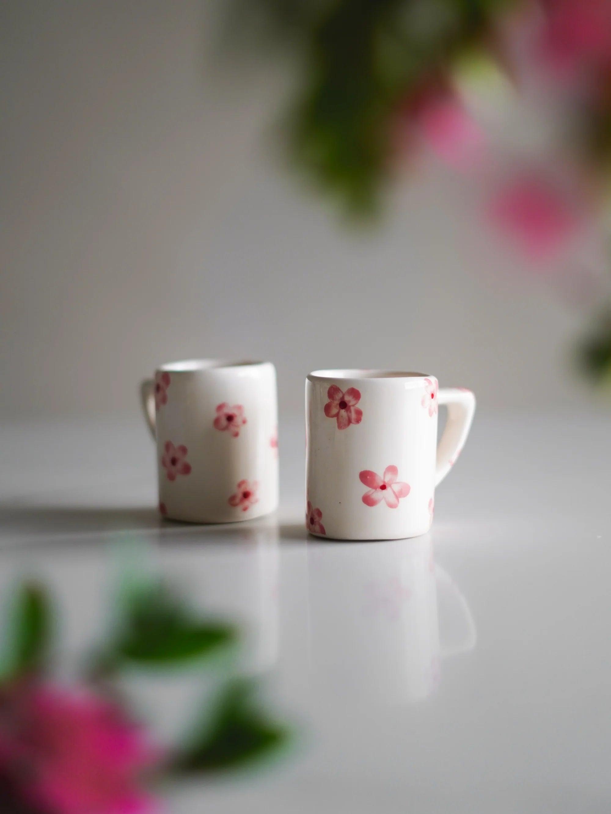 CerAmor Chávenas de Café - Conjunto de duas chávenas de café em ceramica portuguesa branca com flores de cerejeira