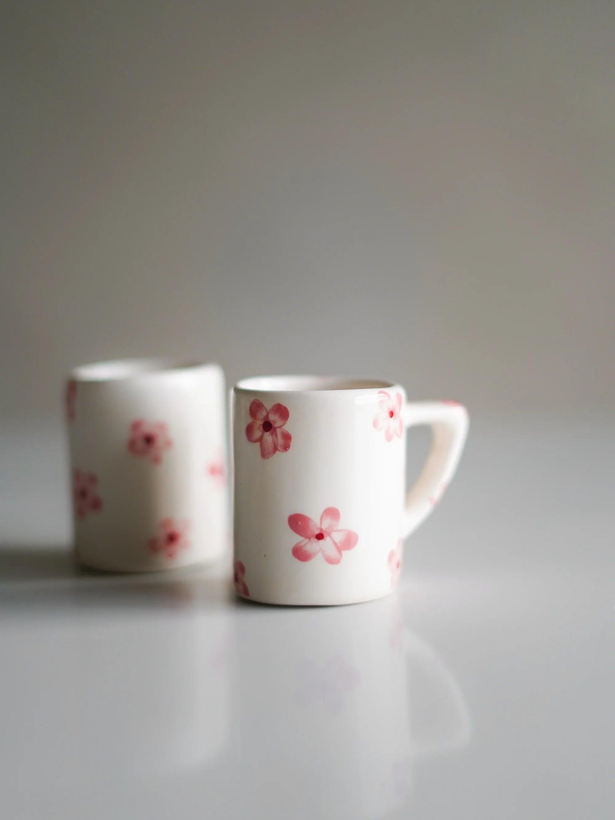 CerAmor Chávenas de Café - Conjunto de duas chávenas de café em ceramica portuguesa branca com flores de cerejeira
