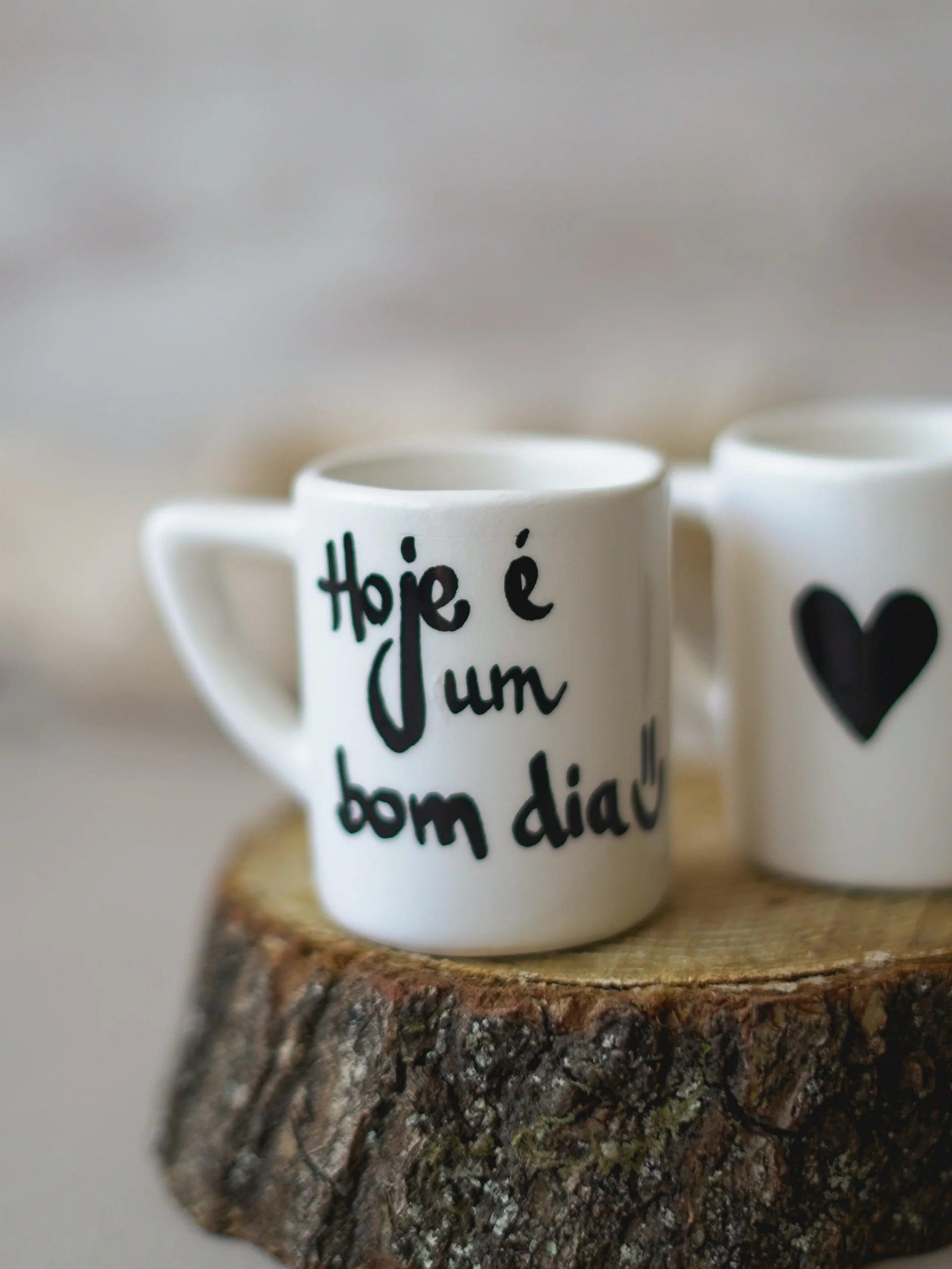 CerAmor Chávenas de Café - Conjunto de duas chávenas de café em ceramica portuguesa branca com frase motivadora
