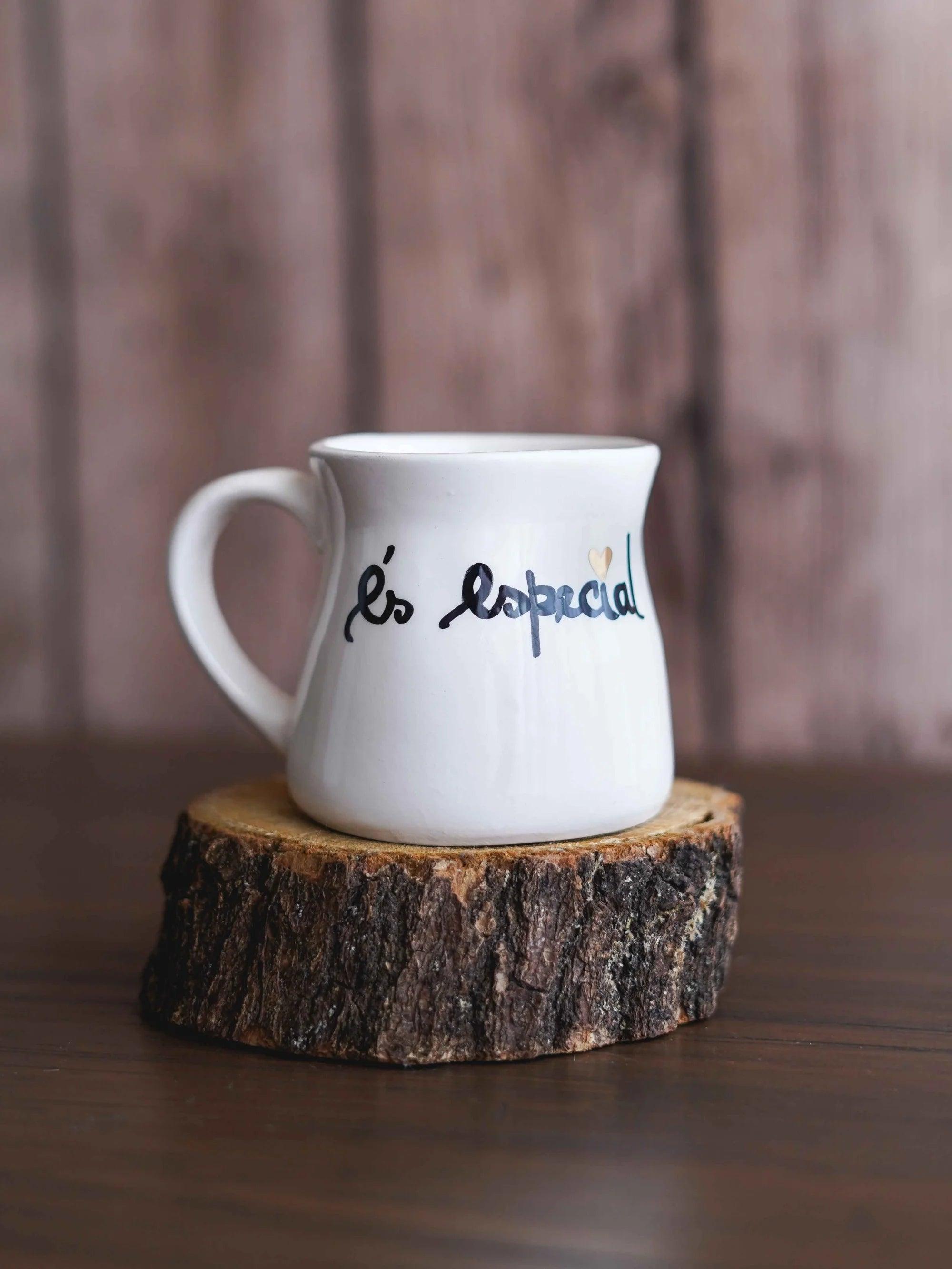 CerAmor Canecas Ceramica - Caneca branca com especial e com a frase "És Especial" 

