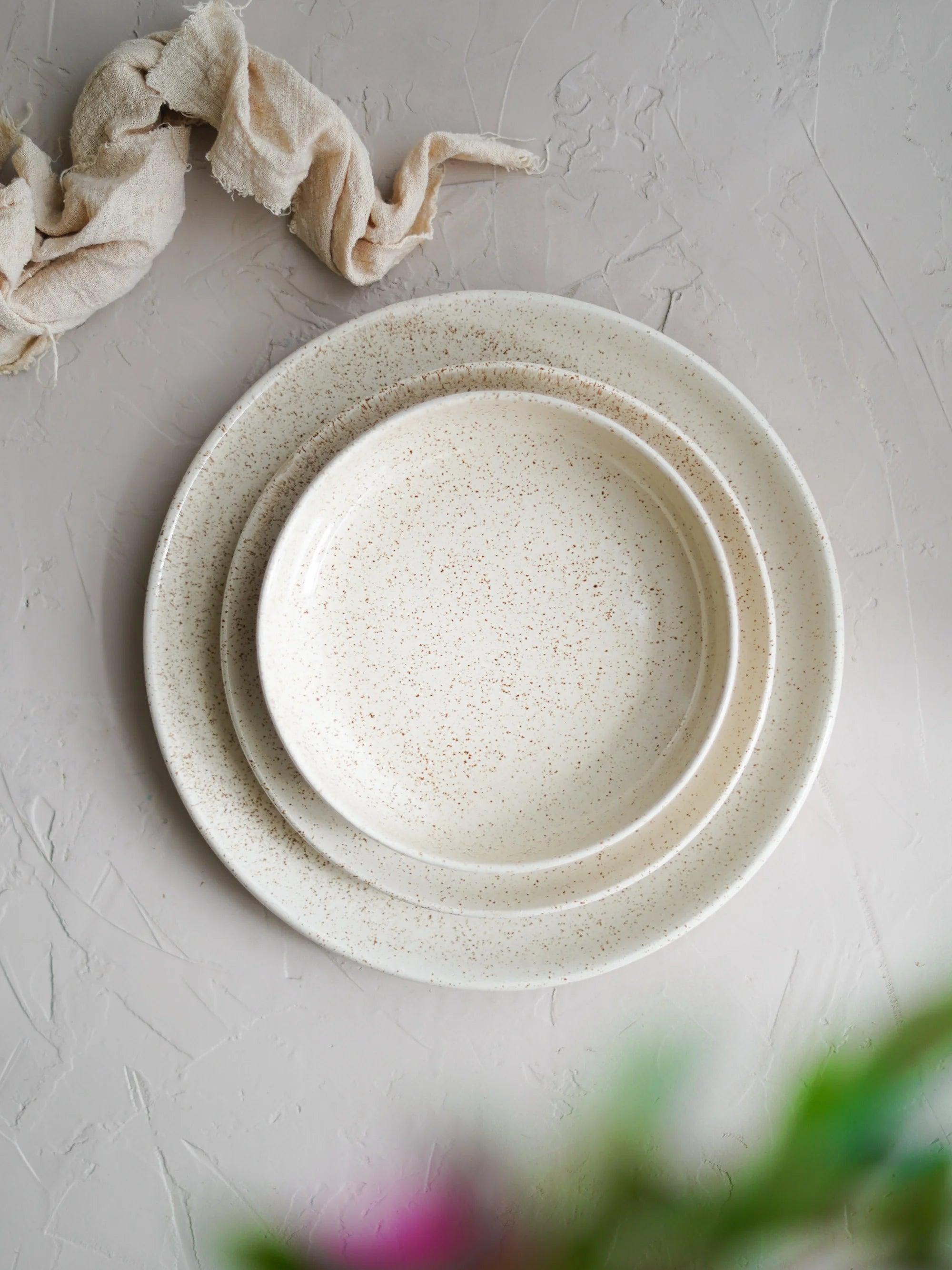 Conjunto de Pratos Grão d'Areia - 3 Peças | Elegância